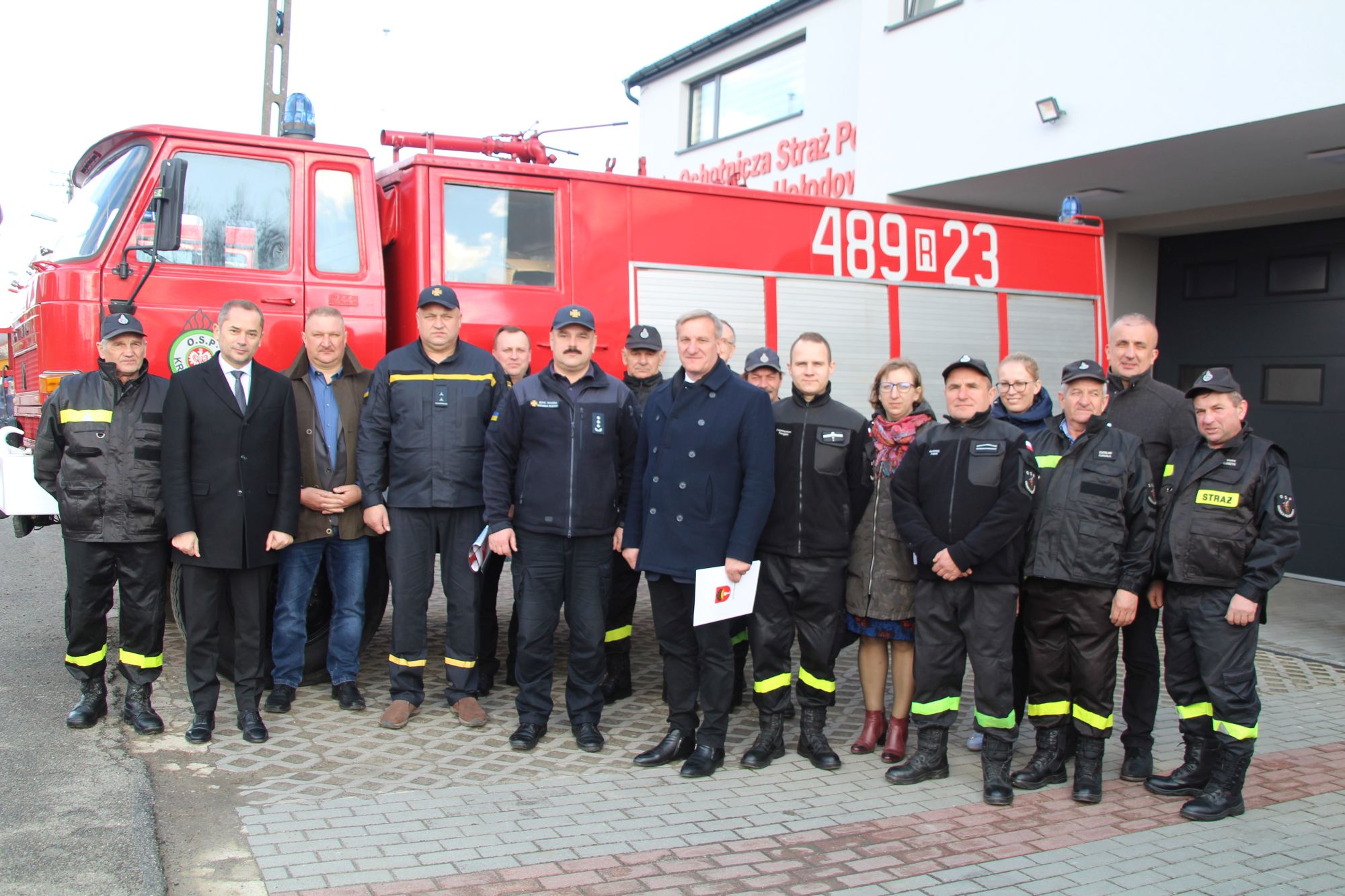 Wóz strażacki z OSP w Krowicy Hołodowskiej przekazany do OSP w Niemirowie