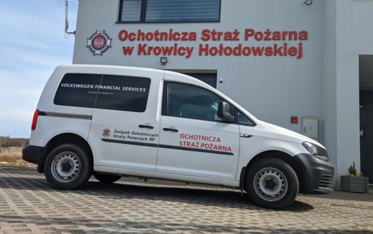 Samochód dla strażaków z Krowicy Hołodowskiej od Volkswagen Financial Services